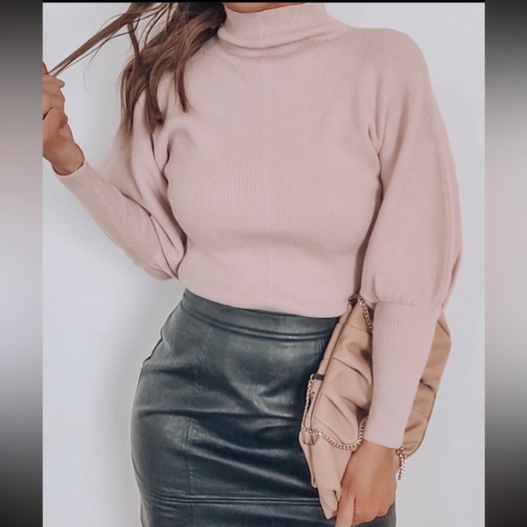 Sweaters - NWT Mock neck balloon sleeves knit